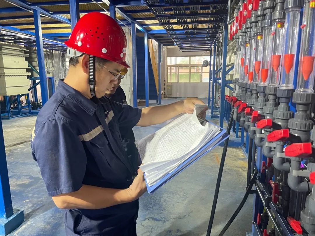 党建引领业务新高度——韦程方：奋战在车间一线的党建工作者 