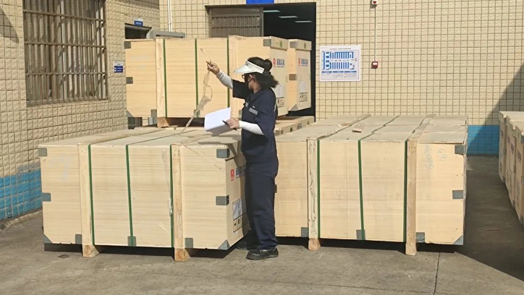 微光GET人|坚守仓储一线的夏日英雄 