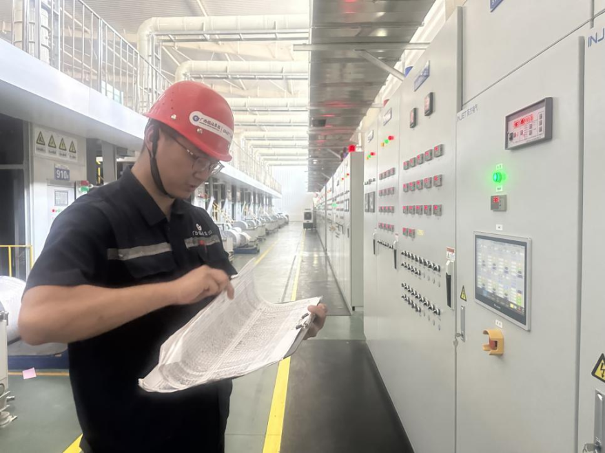 一年砺锋芒，初心映箔光 —— 记新疆广投桂东电子制造部操作员郭纪龙 