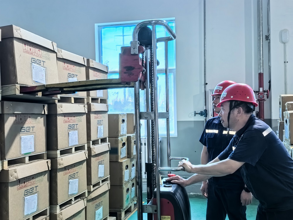 师者如光传薪火，匠心传承促发展——新疆广投桂东电子“师带徒”故事掠影 